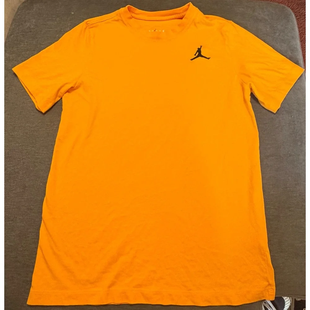 Jordan Jumpman Embroidered Logo T-Shirt Orange‎ Mens Size Medium Short Sleeve